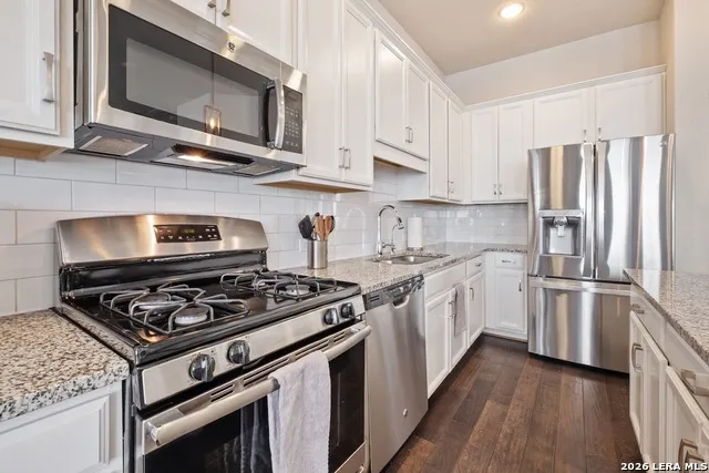2009 MCCULLOUGH AVE San Antonio, TX 78212