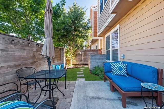 2009 MCCULLOUGH AVE San Antonio, TX 78212