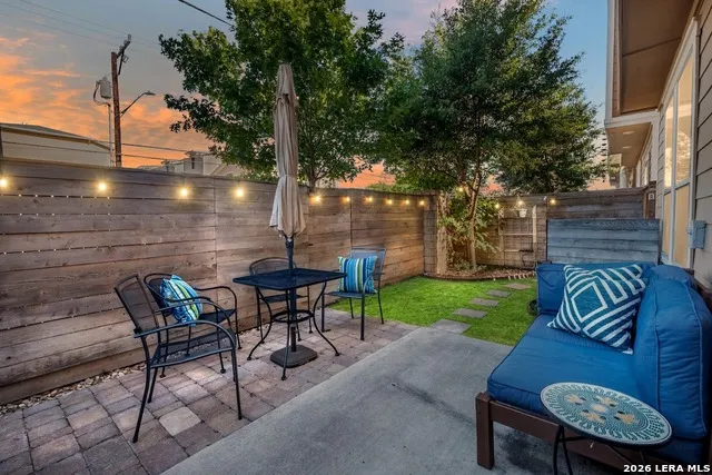 2009 MCCULLOUGH AVE San Antonio, TX 78212