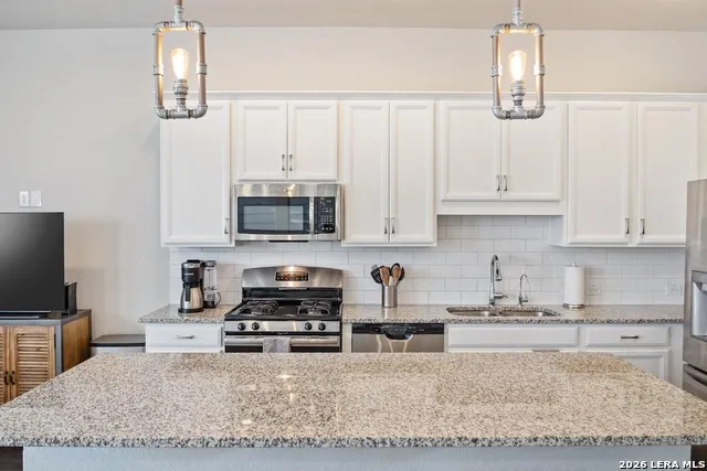 2009 MCCULLOUGH AVE San Antonio, TX 78212
