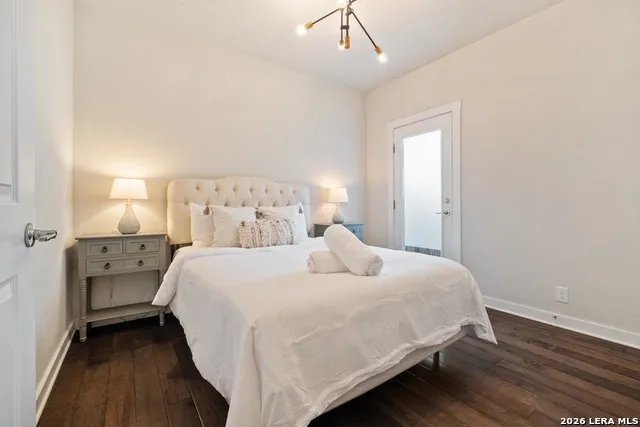 2009 MCCULLOUGH AVE San Antonio, TX 78212