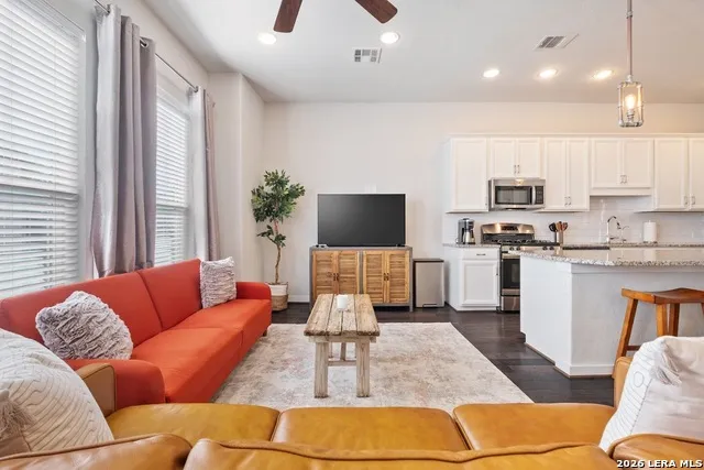 2009 MCCULLOUGH AVE San Antonio, TX 78212