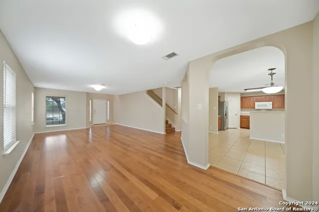 8926 VALHALLA Selma, TX 78154
