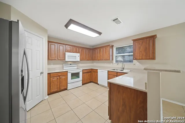 8926 VALHALLA Selma, TX 78154