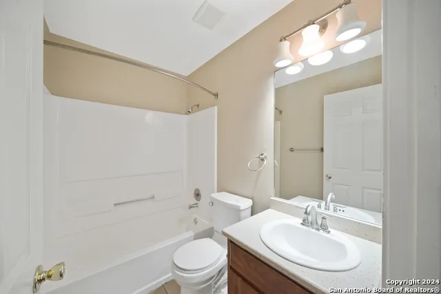8926 VALHALLA Selma, TX 78154