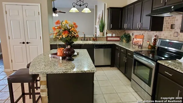 533 THOREAU TRL Schertz, TX 78154