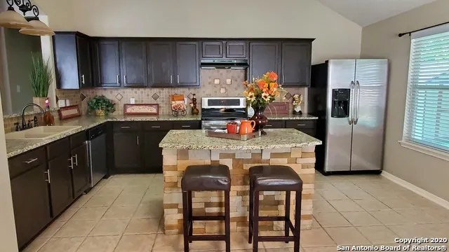 533 THOREAU TRL Schertz, TX 78154