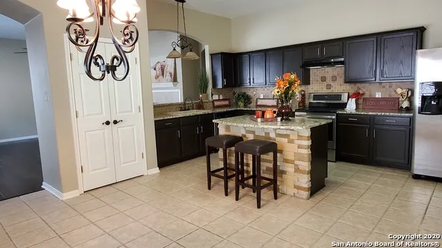 533 THOREAU TRL Schertz, TX 78154