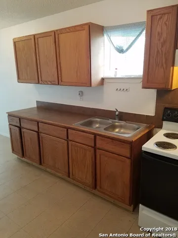 3143 La Violeta St San Antonio, TX 78211