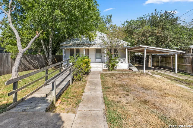 412 S 4TH ST Kenedy, TX 78119