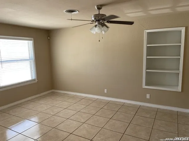 459 Kate Schenck San Antonio, TX 78223