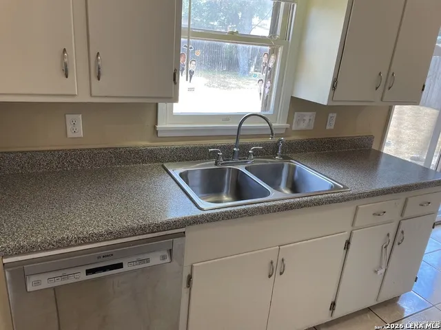 459 Kate Schenck San Antonio, TX 78223