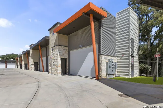 7231 STONEWALL ## 6109 San Antonio, TX 78256