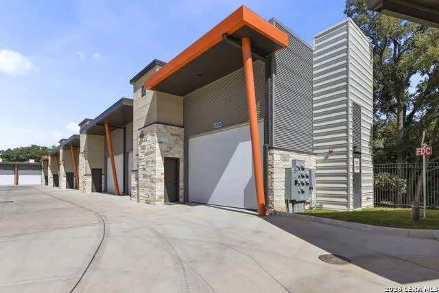 7231 STONEWALL ## 6109 San Antonio, TX 78256