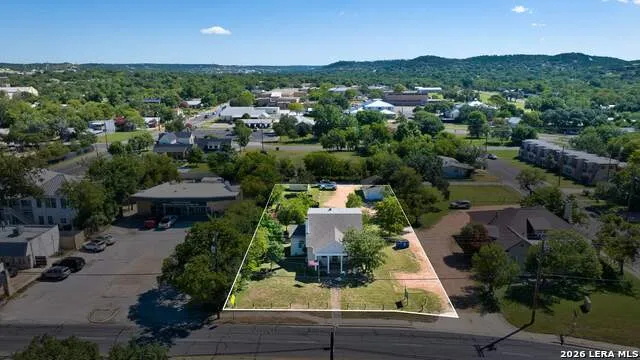 1016 Main #1 Kerrville, TX 78028