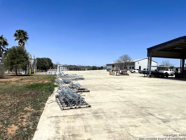 210 Cherry Pearsall, TX 78061