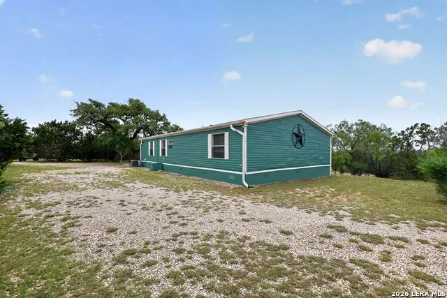 1721 LAKESHORE DR N Bandera, TX 78003