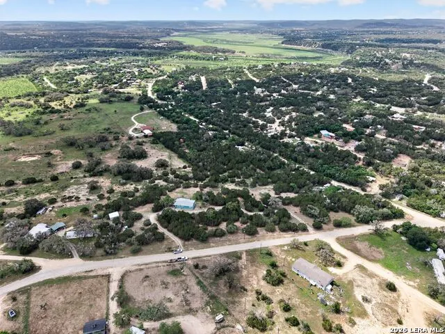 1721 LAKESHORE DR N Bandera, TX 78003
