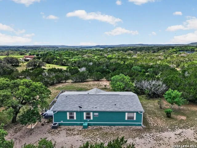 1721 LAKESHORE DR N Bandera, TX 78003