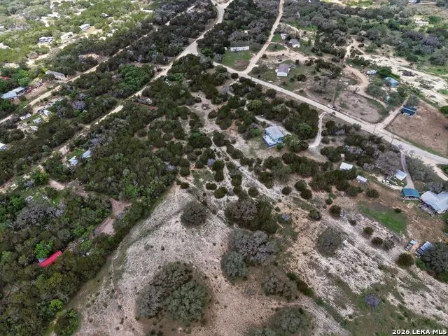 1721 LAKESHORE DR N Bandera, TX 78003