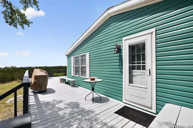 1721 LAKESHORE DR N Bandera, TX 78003