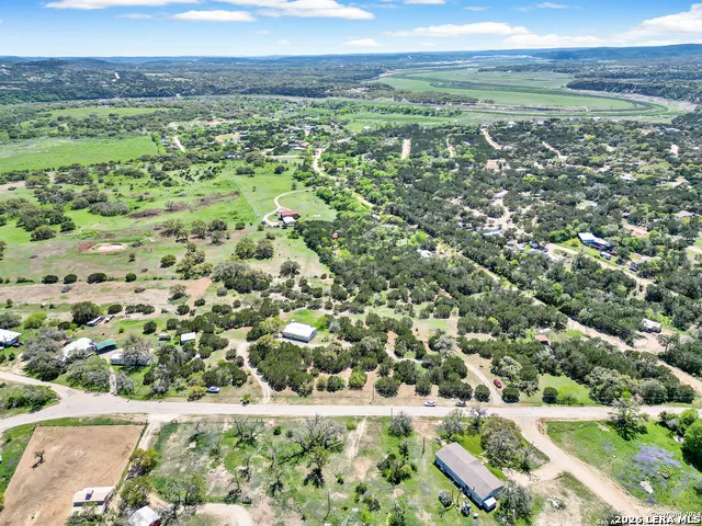 1721 LAKESHORE DR N Bandera, TX 78003