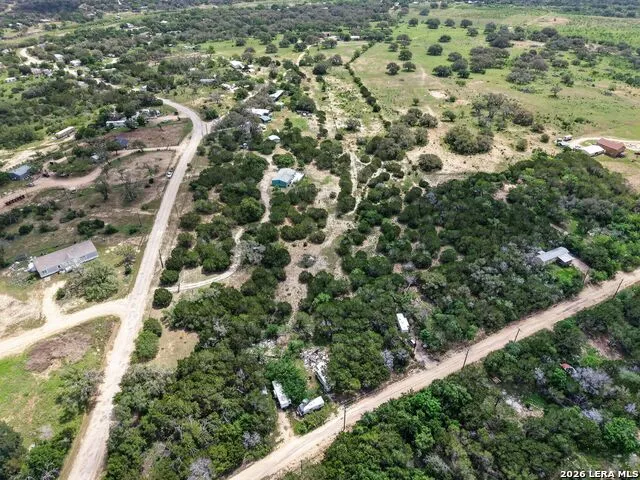 1721 LAKESHORE DR N Bandera, TX 78003