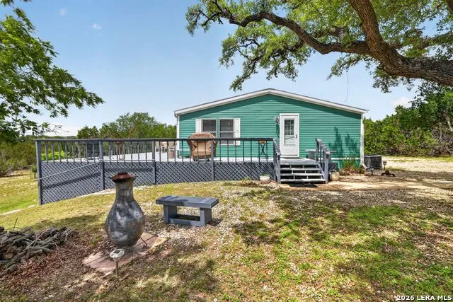 1721 LAKESHORE DR N Bandera, TX 78003