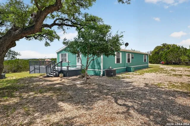 1721 LAKESHORE DR N Bandera, TX 78003
