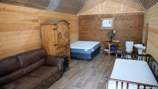 128 Salyer Rd George West, TX 78022