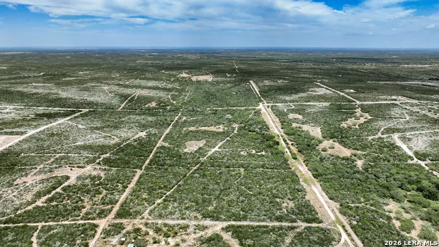 128 Salyer Rd George West, TX 78022