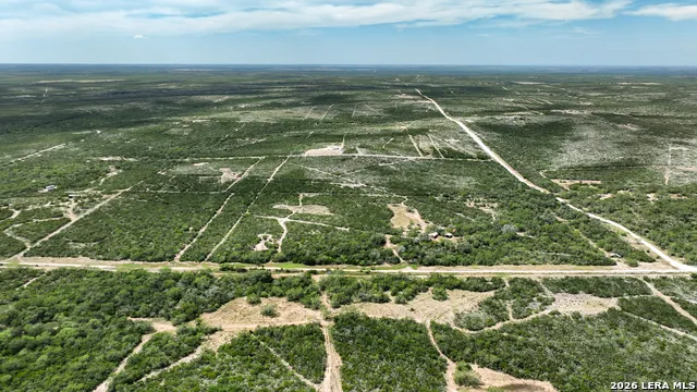 128 Salyer Rd George West, TX 78022