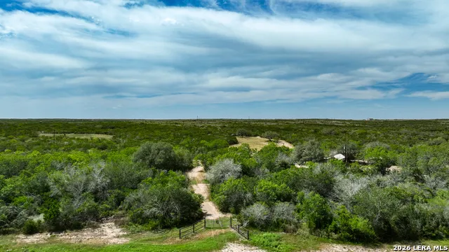 128 Salyer Rd George West, TX 78022