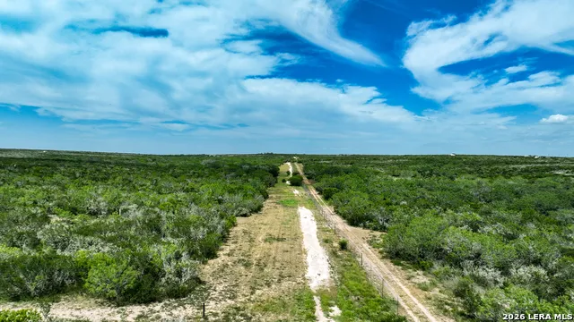 128 Salyer Rd George West, TX 78022