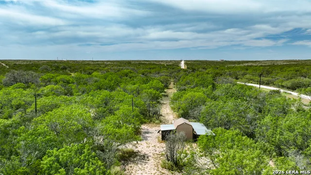 128 Salyer Rd George West, TX 78022