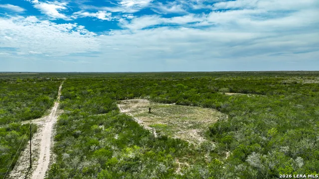 128 Salyer Rd George West, TX 78022