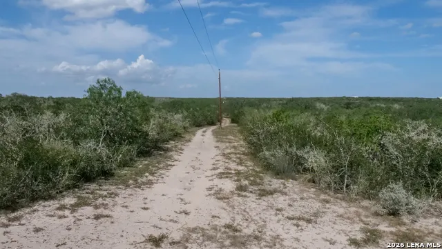 128 Salyer Rd George West, TX 78022