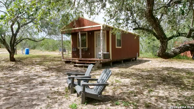 128 Salyer Rd George West, TX 78022