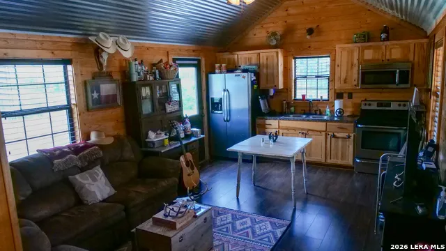 128 Salyer Rd George West, TX 78022