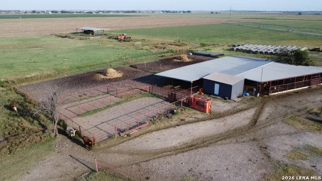 1002 County Road 532 Hondo, TX 78861