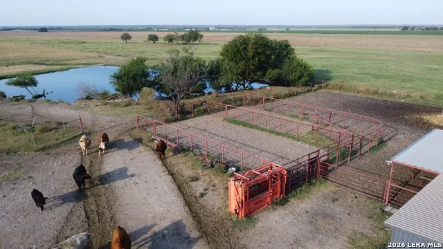 1002 County Road 532 Hondo, TX 78861