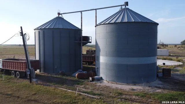 1002 County Road 532 Hondo, TX 78861