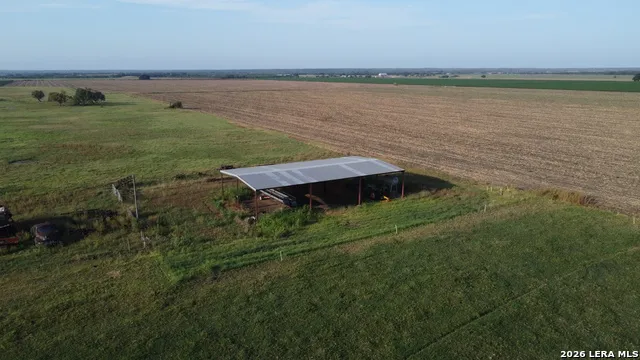 1002 County Road 532 Hondo, TX 78861