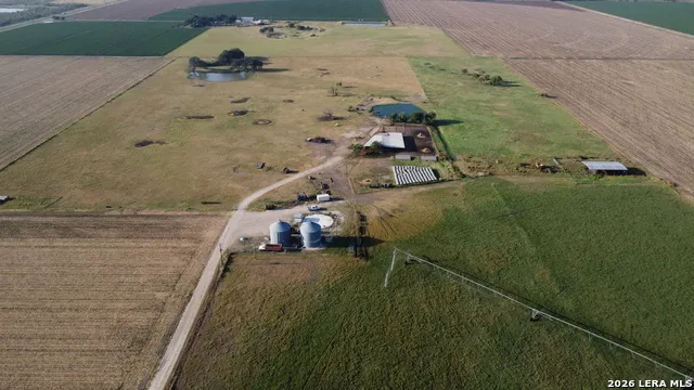 1002 County Road 532 Hondo, TX 78861