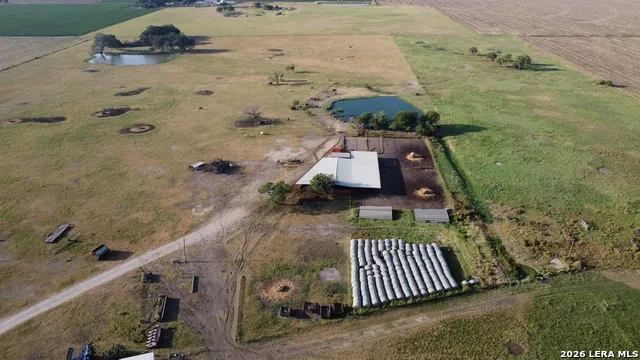 1002 County Road 532 Hondo, TX 78861