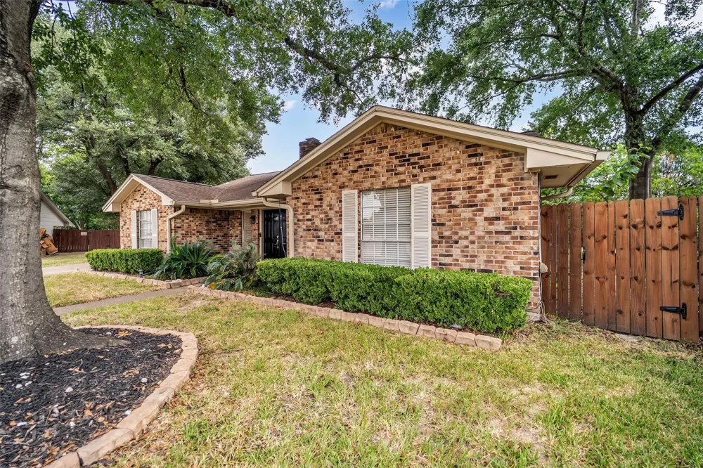 8043 Zimmermann Drive Houston, TX 77088
