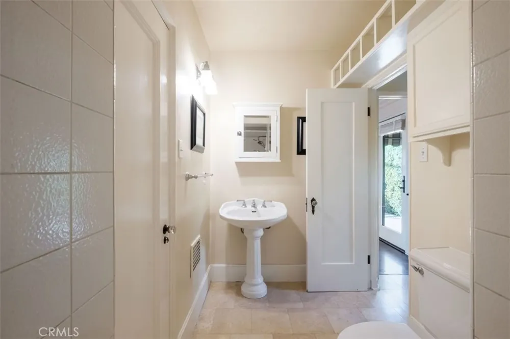 2490 Cumberland San Marino, CA 91108