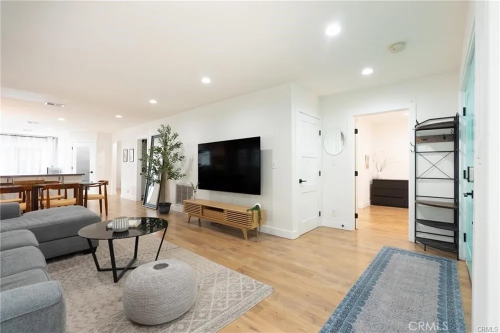 135 Vendome Street Los Angeles, CA 90026