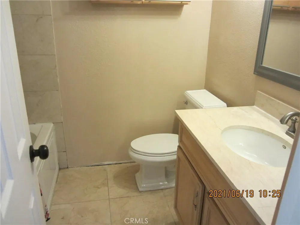 2521 W Sunflower Avenue #M2 Santa Ana, CA 92704