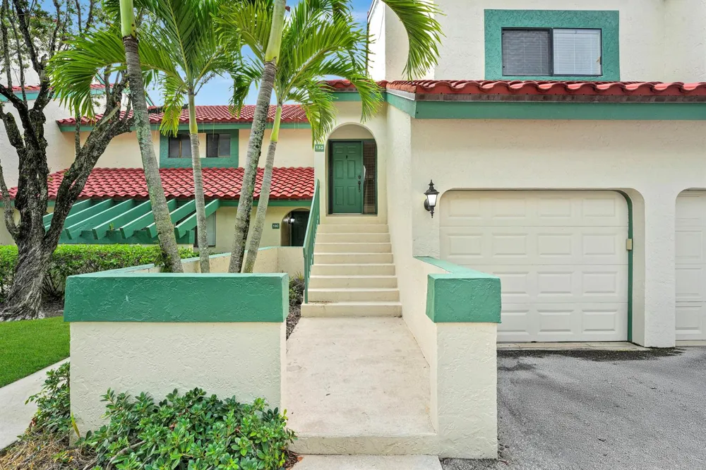 13 LEXINGTON LANE E #G Palm Beach Gardens, FL 33418